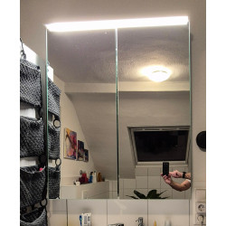 Spiegelschrank mit Beleuchtung