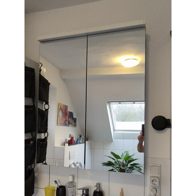 Spiegelschrank mit Beleuchtung